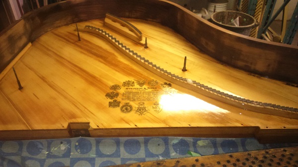 Pianos Daoust - Restauration de table d'harmonie sur un piano à queue Steinway